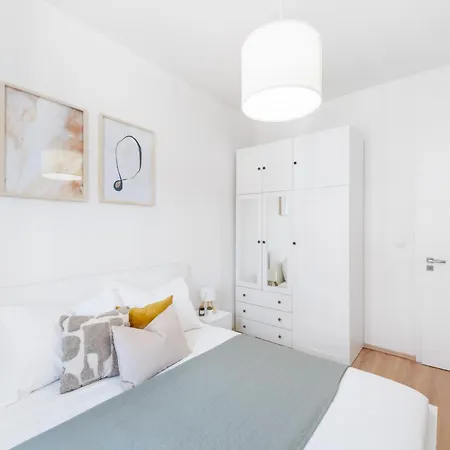 Peaceful One Bedroom By Rentero