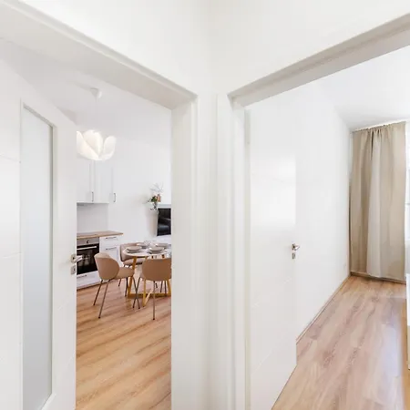 Peaceful One Bedroom By Rentero アパート *