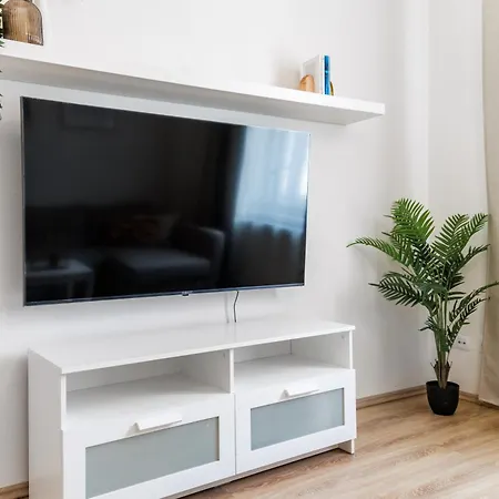 Peaceful One Bedroom By Rentero